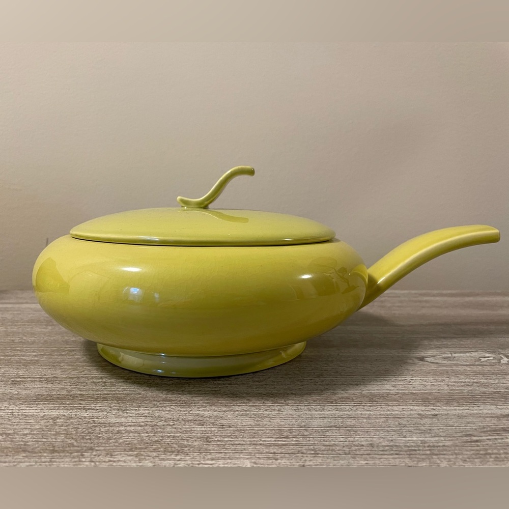 Vintage MCM Covered Casserole Chartreuse Dish similar to Russel Wright